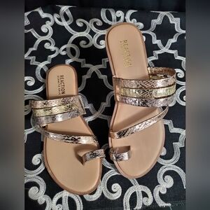 KENNETH COLE REACTION SPENCER TOE LOOP STRAPY WOMEN'S FLAT SLIP ON SANDALS 6 1/2